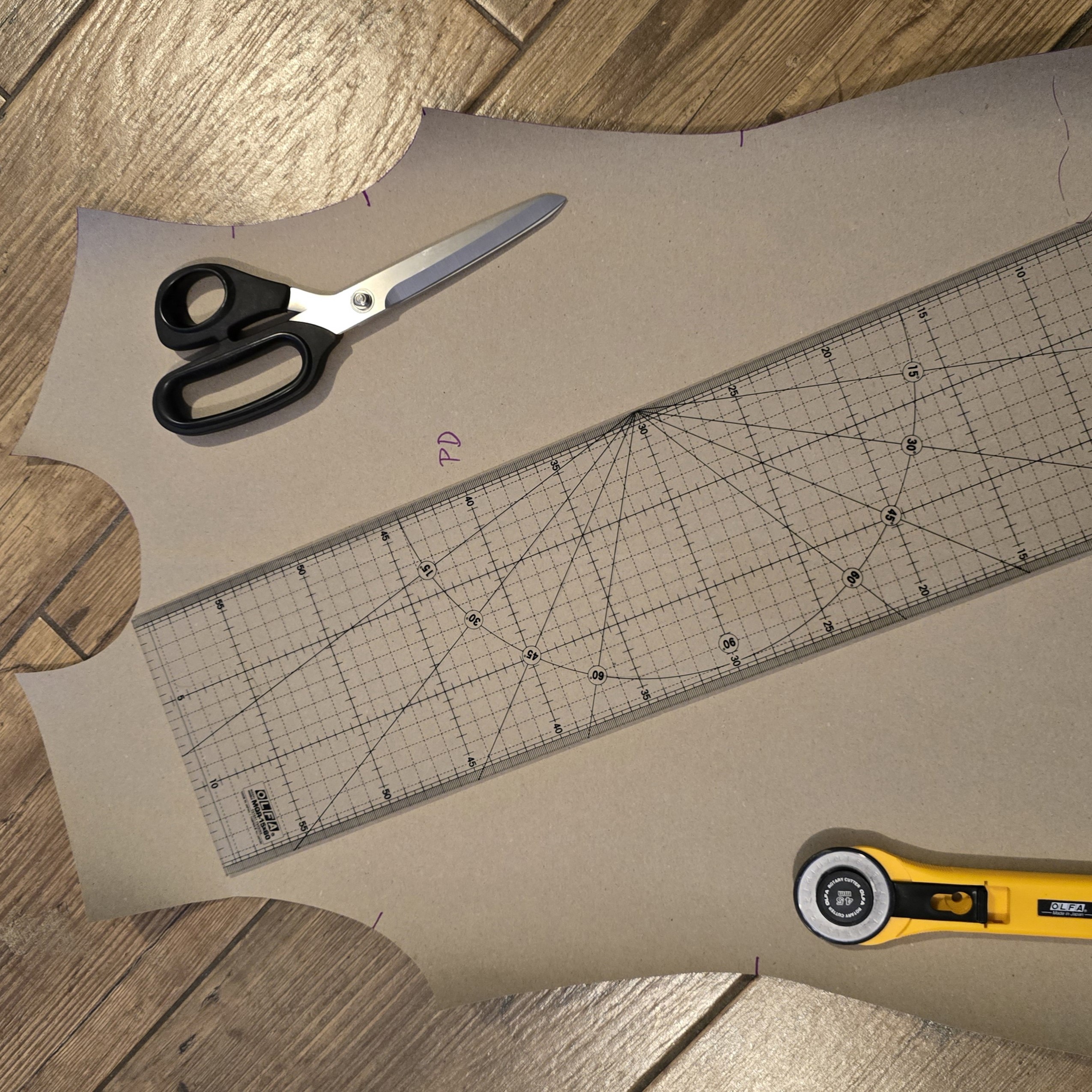 Střih předního dílu trička